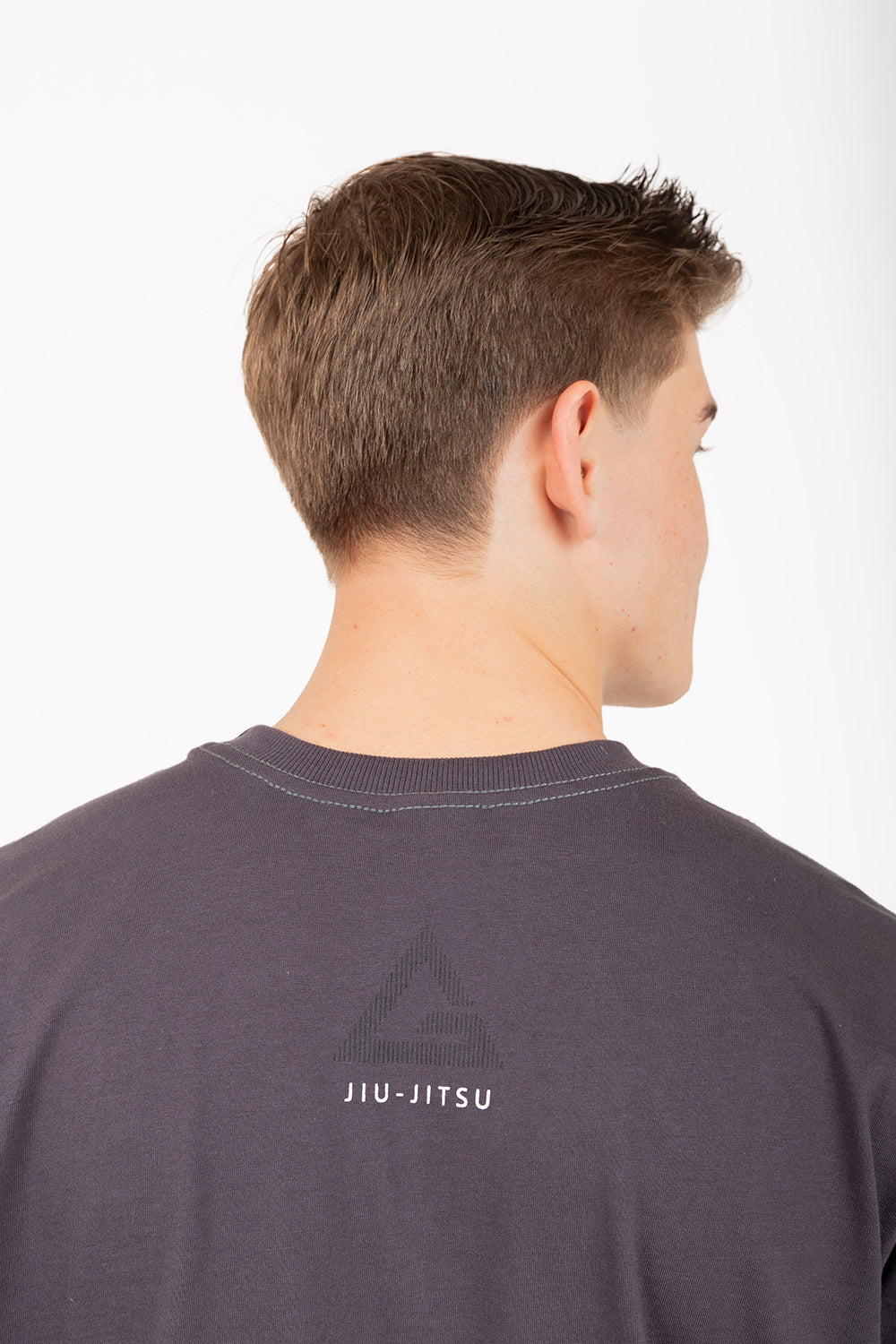 Camiseta Emblem - Cinza Escuro